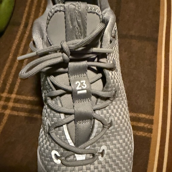 Nike LeBron James shoes gray and green size 12 - Picture 5 of 6